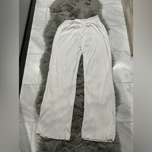 Pleated cream/white wide leg adorable pants